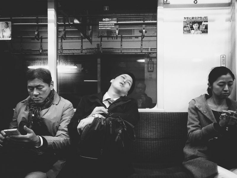 Nhân viên ngủ gật